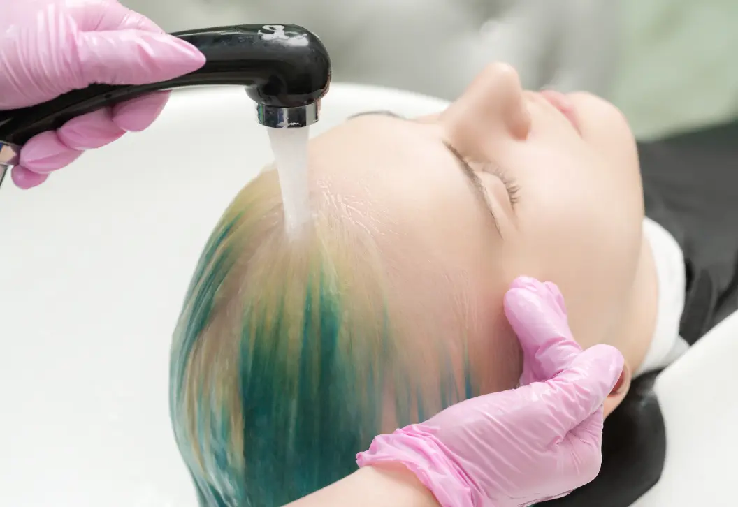 חפיפת שיער להסרת צבע